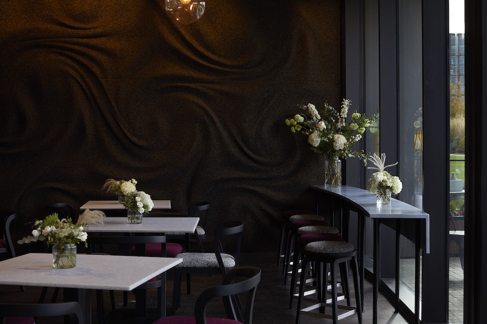 Porte Noire wine bar and wine shop in King's Cross